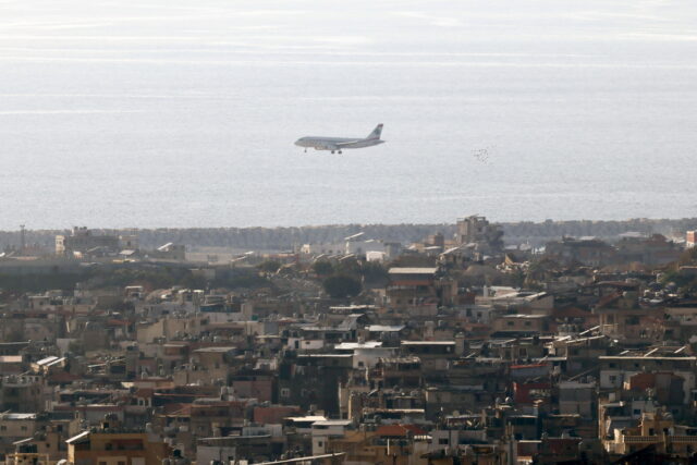 Επέστρεψαν οι πρώτοι 162 Έλληνες από τη Μέση Ανατολή