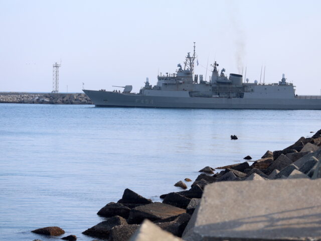 Έφτασε στην Κύπρο η ιταλική φρεγάτα Federico Martinengo