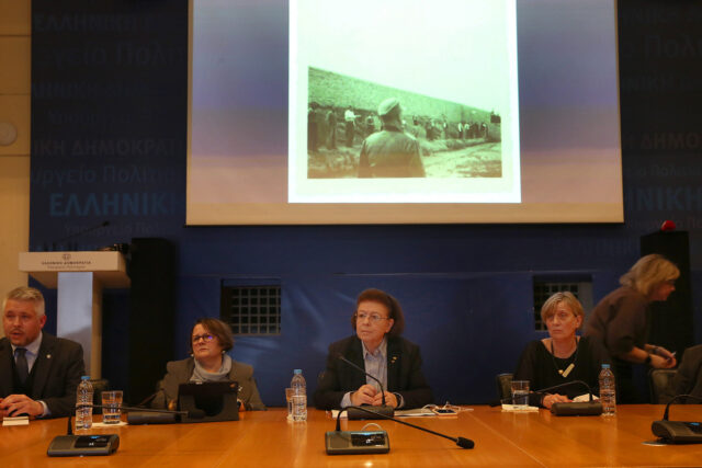 ΥΠΠΟ: Παρουσιάστηκαν οι συγκλονιστικές φωτογραφίες από την εκτέλεση των 200 κομμουνιστών