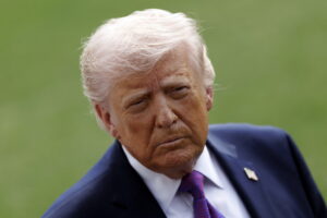 Ο Τραμπ παρατείνει την εκεχειρία και περιμένει την πρόταση του Ιράν