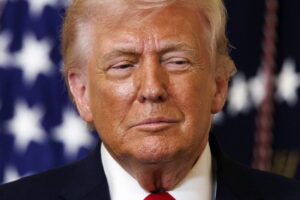 Επιμένει ο Ντόναλντ Τραμπ: «Το Ιράν ικετεύει για συμφωνία»