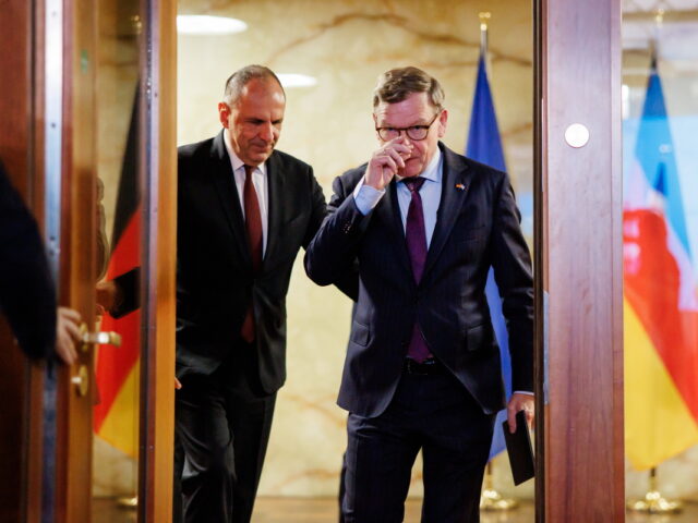 Γεραπετρίτης από Γερμανία: «Η Ελλάδα δεν προτίθεται να εμπλακεί στον πόλεμο»