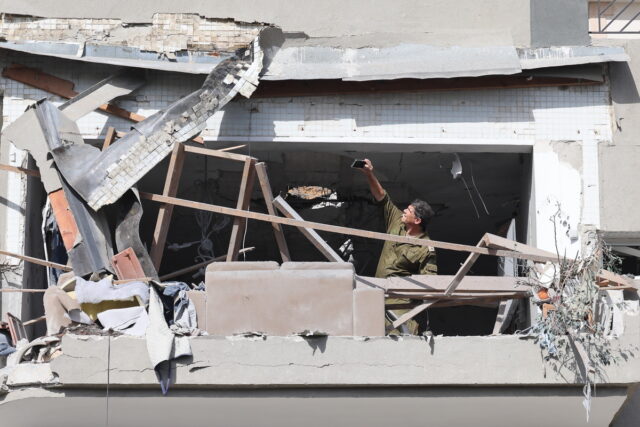 Ισχυρές εκρήξεις στο Τελ Αβίβ – Πλήγμα σε ιρανικό εργοστάσιο πυρηνικής ενέργειας