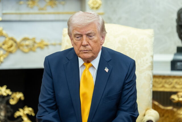 Ο Ντόναλντ Τραμπ «παγώνει» τις επιθέσεις σε ενεργειακούς στόχους του Ιράν