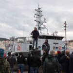 Λέσβος: Κτηνοτρόφoι μπλόκαραν την αποβίβαση φορτηγών από πλοίο