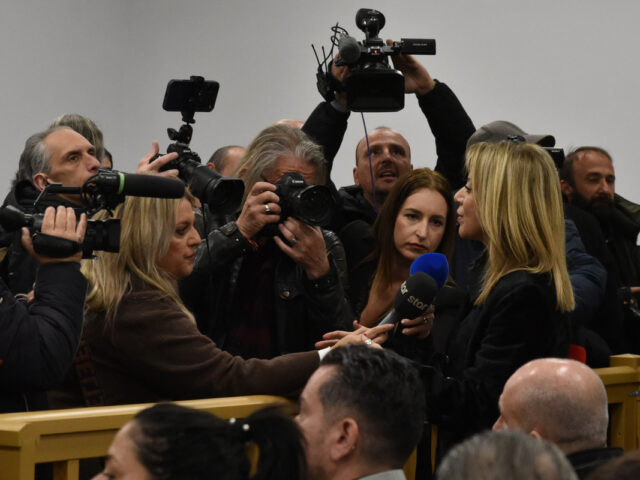 Τέμπη: Οι συγγενείς των θυμάτων διαμαρτύρονται για τις συνθήκες διεξαγωγής της δίκης