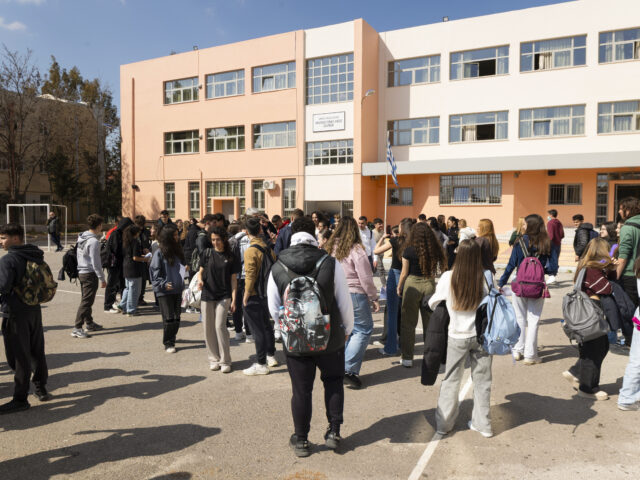 Ξεκίνησε η διαδικασία υποβολής αιτήσεων εισαγωγής στα Δημόσια Ωνάσεια Σχολεία