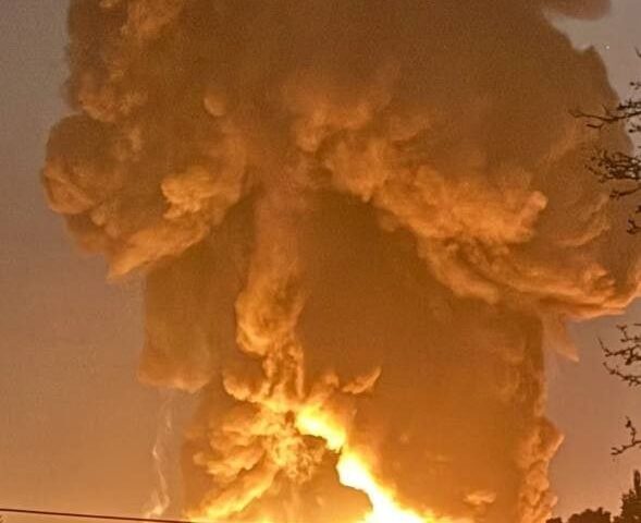 Ιράν: Απόκοσμες εικόνες μετά το χτύπημα στις πετρελαϊκές εγκαταστάσεις