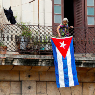 Nuestra América: Ένα παγκόσμιο κύμα αλληλεγγύης σπάει τον αποκλεισμό της Κούβας