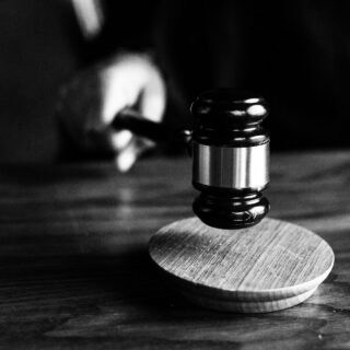 Υποκλοπές: «Οι δικαστικοί λειτουργοί σήκωσαν στην πλάτη τους κάτι πολύ βαρύτερο από ό,τι τους αναλογούσε. Η απόφαση δικαιώνει τη δημοσιογραφία»