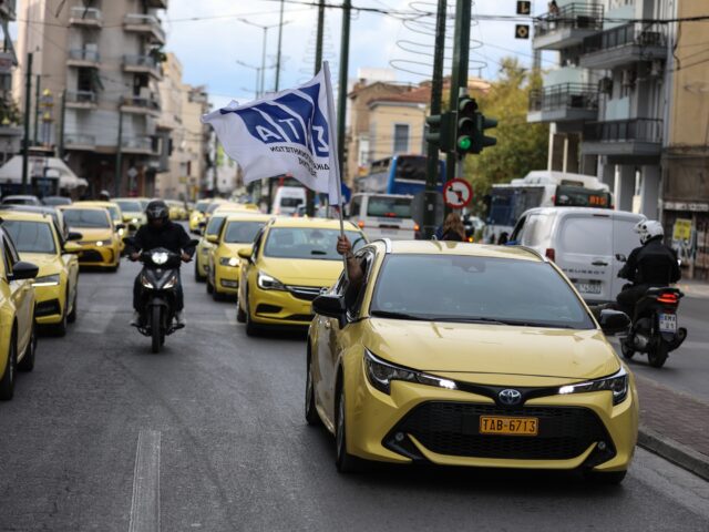 Απεργία διαρκείας ξεκινούν από αύριο οι οδηγοί ταξί