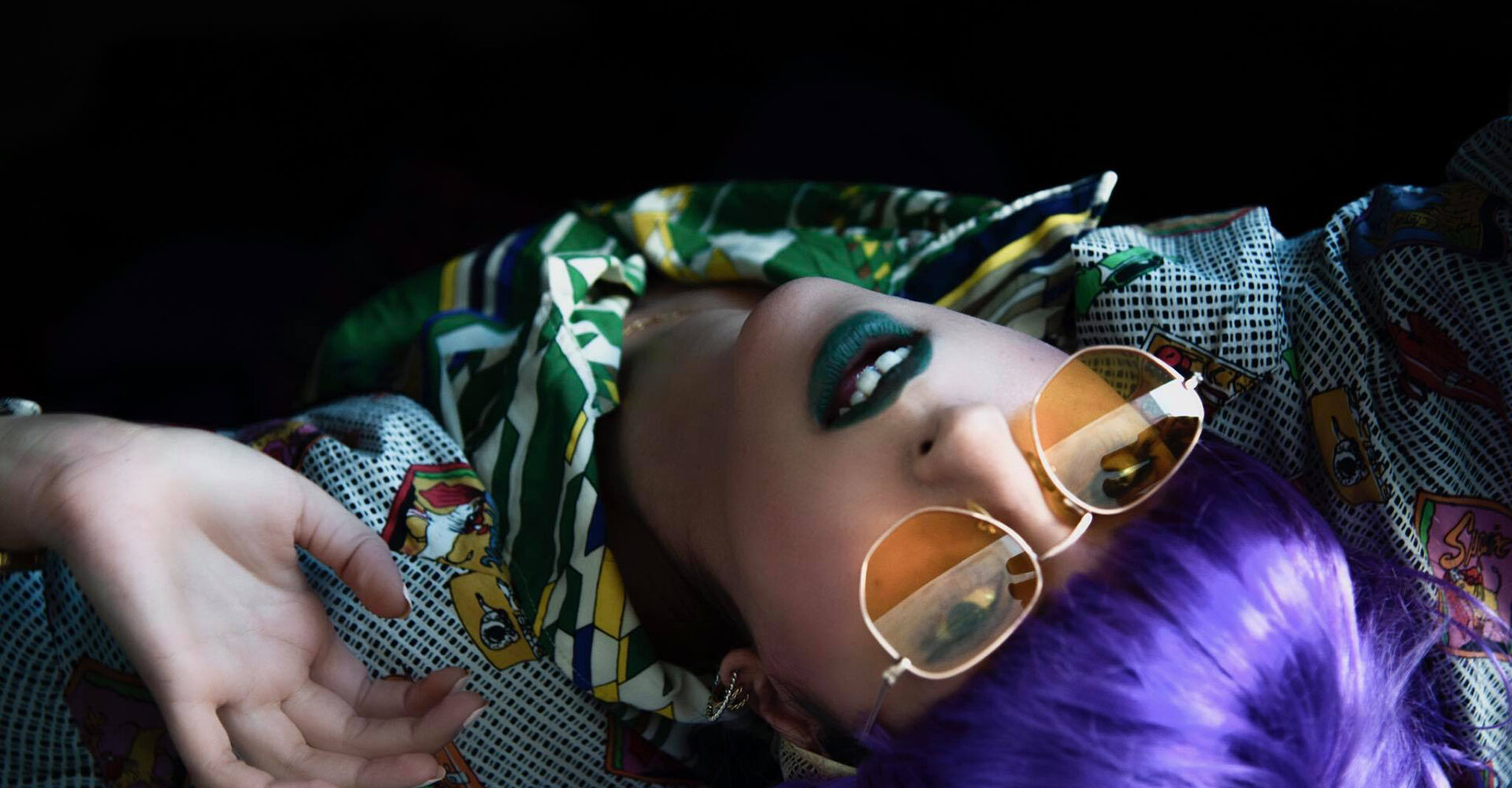 Η Νάλια Ζήκου δημιουργεί πολυεπίπεδες γυναικείες ιστορίες μόνο με ήχο