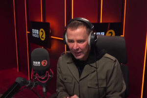 Εκτός BBC ο Σκοτ Μιλς: Στο φως η έρευνα της αστυνομίας για σεξουαλική κακοποίηση ανηλίκου