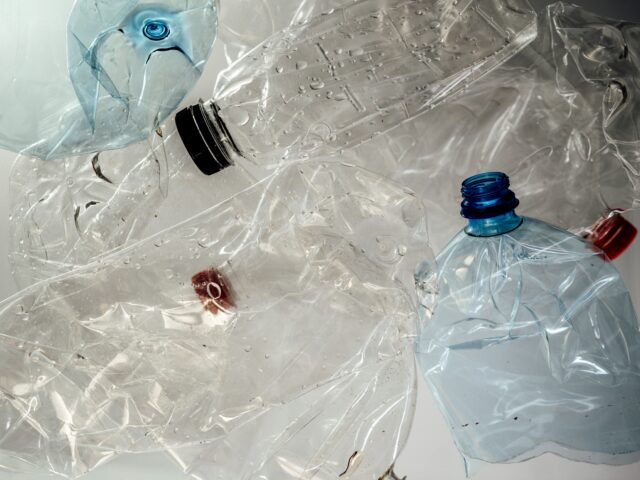 Πλαστικά μπουκάλια μετατρέπονται σε φάρμακο για τη νόσο του Πάρκινσον