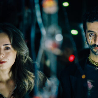 ΔΙΛΗΜΜΑΤΑ: Η Billie Kark και ο Ody Icons με ανήμερα τραγούδια και διονυσιακές συναντήσεις