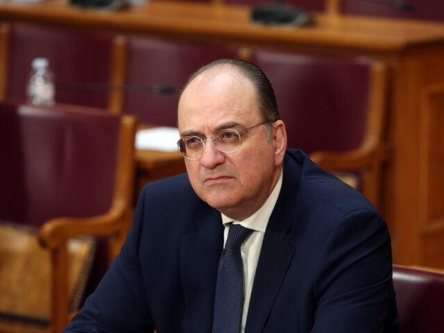 Ο Μακάριος Λαζαρίδης παρουσίασε το πτυχίο του σε τηλεοπτική εκπομπή