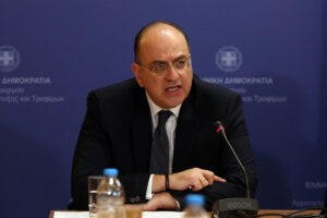 Μακάριος Λαζαρίδης: Ζητά να επιστρέψει «με τόκο» τα λεφτά που πήρε ως ειδικός σύμβουλος