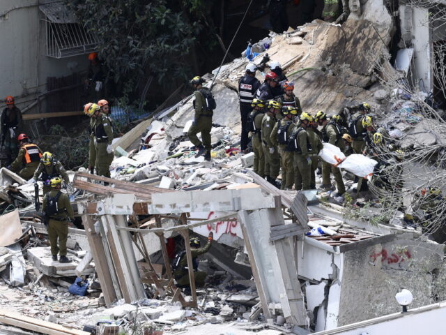 Ισραήλ: Τέσσερις σοροί ανασύρθηκαν από ερείπια πολυκατοικίας στη Χάιφα