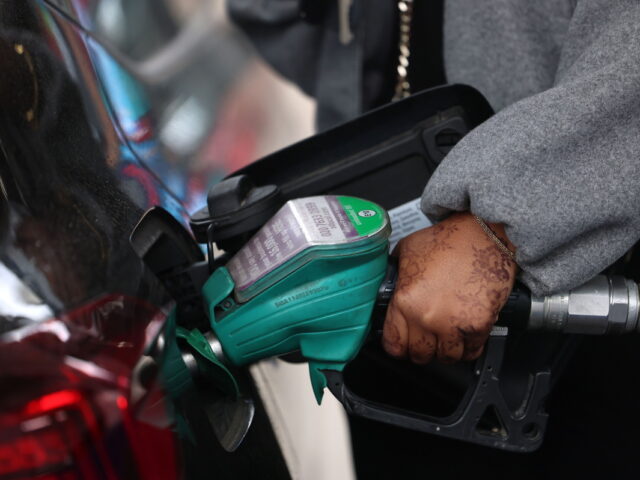 Πτώση σημειώνει σήμερα η τιμή του πετρελαίου