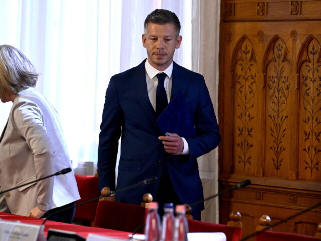 Ουγγαρία: Η απερχόμενη κυβέρνηση Ορμπαν καταστρέφει μαζικά ευαίσθητα έγγραφα