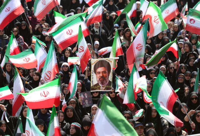 Το Ιράν ανοίγει τα Στενά του Ορμούζ μετά την έναρξη της εκεχειρίας στον Λίβανο