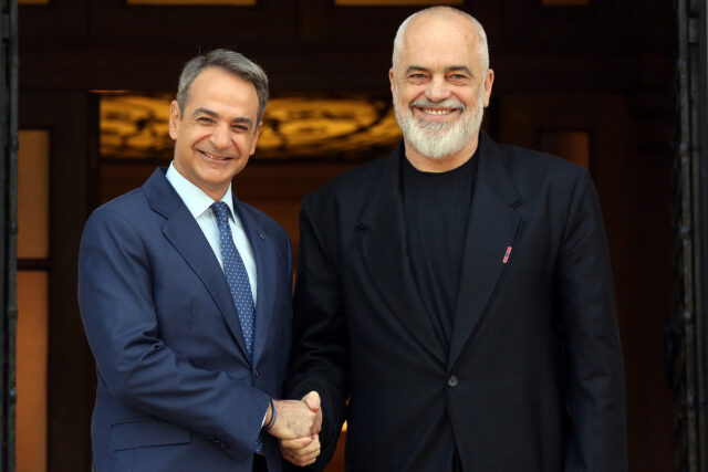 Συνάντηση Μητσοτάκη-Ράμα στο Μέγαρο Μαξίμου