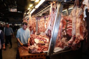 Αγώνας δρόμου για το πασχαλινό τραπέζι – Πού κυμαίνονται οι τιμές