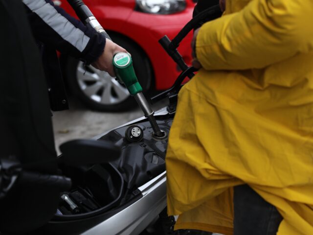 Πετρέλαιο κίνησης: Σε εφαρμογή από σήμερα η επιδότηση