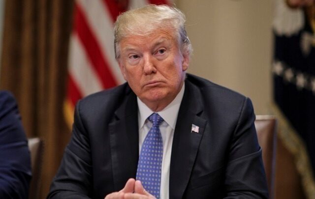 Ο Τραμπ λέει ότι οι ΗΠΑ θα αποκλείσουν τα Στενά του Ορμούζ