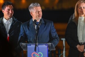 Ουγγαρία: Mε εντυπωσιακή διαφορά στις βουλευτικές εκλογές ο Π. Μαγιάρ και συμμετοχή ρεκόρ στο 79,50%.