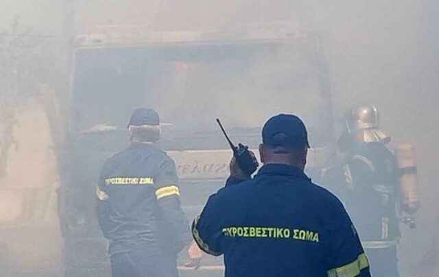 Θεσσαλονίκη: Στις φλόγες φορτηγό στην Εγνατία Οδό