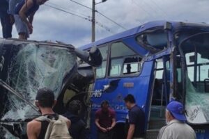 Λεωφορείο έπεσε σε χαράδρα στον Ισημερινό