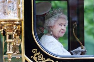 Στην ιστορικό Άννα Κέι ανατέθηκε η επίσημη βιογραφία της βασίλισσας Ελισάβετ Β΄