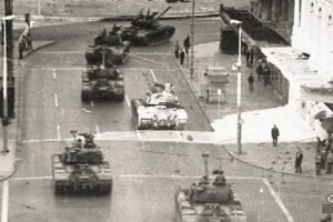 Τα μηνύματα των κομμάτων για την 21η Απριλίου