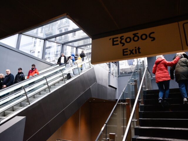 Θεσσαλονίκη: Ακινητοποιήθηκε συρμός του Μετρό – 600 μέτρα μέσα στη σήραγγα περπάτησαν οι επιβάτες