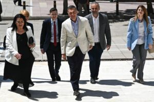Ο Αλ. Τσίπρας καταθέτει στον Άρειο Πάγο την ιδρυτική διακήρυξη της ΕΛ.Α.Σ.