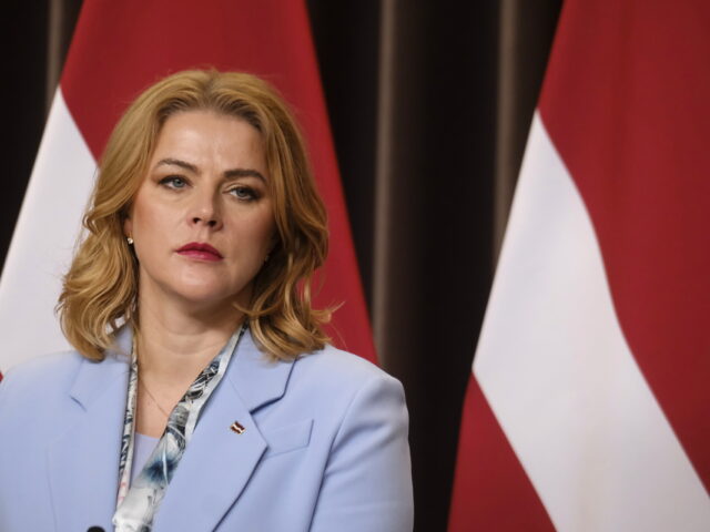 Παραιτήθηκε η πρωθυπουργός της Λετονίας