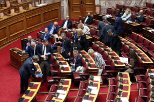 Σύσταση Εξεταστικής για υποκλοπές: Αποχώρησαν ΠΑΣΟΚ, ΣΥΡΙΖΑ, ΚΚΕ από τη συζήτηση