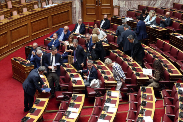 Σύσταση Εξεταστικής για υποκλοπές: Αποχώρησαν ΠΑΣΟΚ, ΣΥΡΙΖΑ, ΚΚΕ από τη συζήτηση