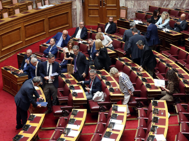 Σύσταση Εξεταστικής για υποκλοπές: Αποχώρησαν ΠΑΣΟΚ, ΣΥΡΙΖΑ, ΚΚΕ από τη συζήτηση