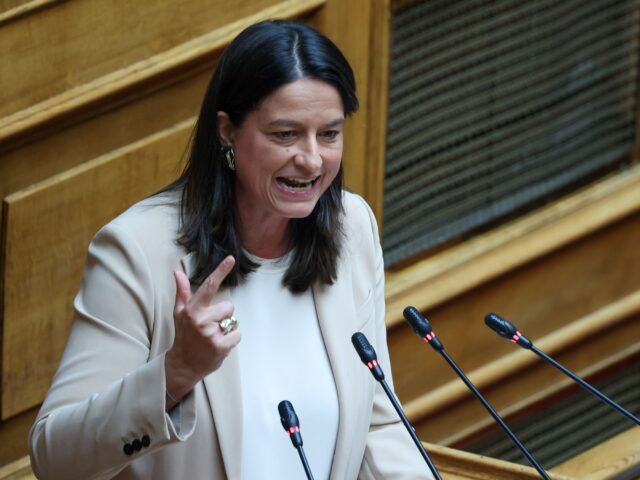 Νίκη Κεραμέως: «Επικίνδυνη» η πρόταση του ΠΑΣΟΚ για 4ημερη εργασία