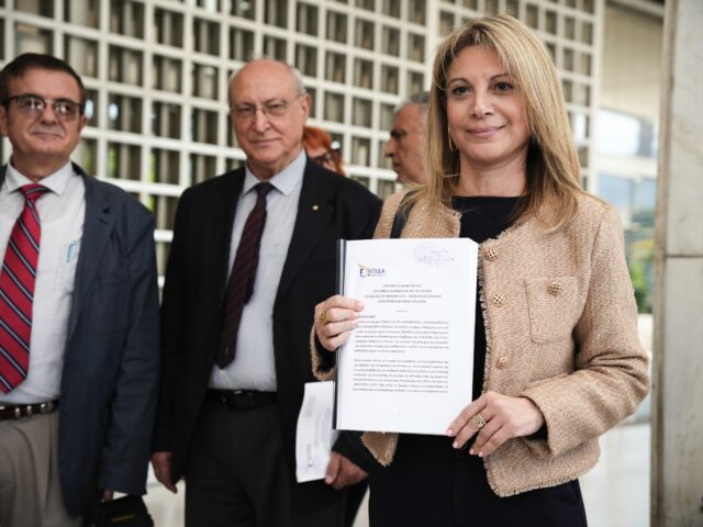 Στον Άρειο Πάγο η Καρυστιανού – Κατέθεσε τα δικαιολογητικά για το νέο κόμμα
