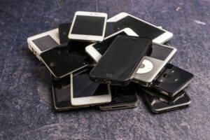 Πάνω από 5,3 δισ. οι αχρησιμοποίητες συσκευές smartphone