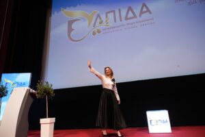 Η Μαρία Καρυστιανού και ο φόβος του κομήτη «Γκρίλο»
