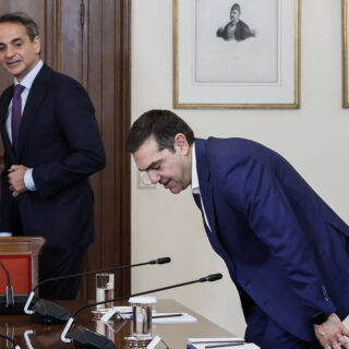 Γιατί βολεύει τον Μητσοτάκη η επιστροφή Τσίπρα