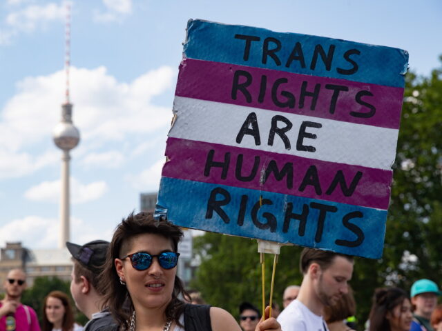 Πώς οι New York Times μετέτρεψαν τα τρανς δικαιώματα σε πολιτική διαμάχη