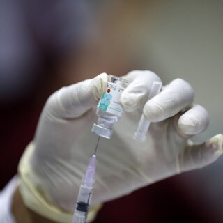 Βρετανία: Το εμβόλιο HPV μηδένισε τους θανάτους από καρκίνο του τραχήλου της μήτρας στις νεαρές γυναίκες