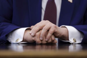 Πόλεμος στο Ιράν: Η εξουσία του Τραμπ δοκιμάζεται στο Κογκρέσο