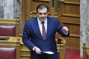 Στα 1.600 ευρώ αυξάνεται το ακατάσχετο για χρέη σε Δημόσιο και τράπεζες
