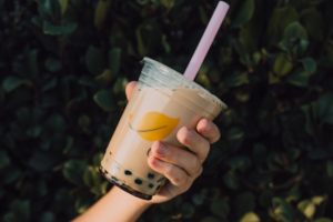 Boba tea: Πού θα βρεις το δροσερό και παιχνιδιάρικο ασιατικό ποτό στην Αθήνα